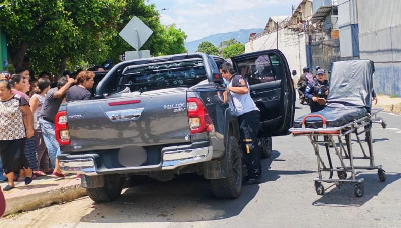 Un ataque armado en Villa Nueva dejó un muerto y un herido grave. (Cortesía: Bomberos Voluntarios)