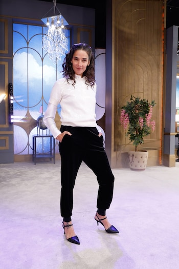 El domingo pasado, Juana apostó por un look otoñal y cómodo para recibir a sus invitados (StoryLab)