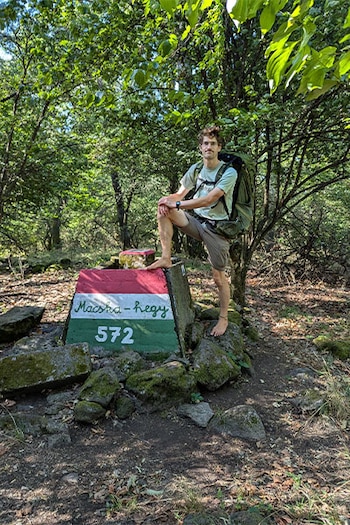 Caminó 6.805 kilómetros descalzo desde Estambul hasta Irlanda y recuperó un récord Guinness