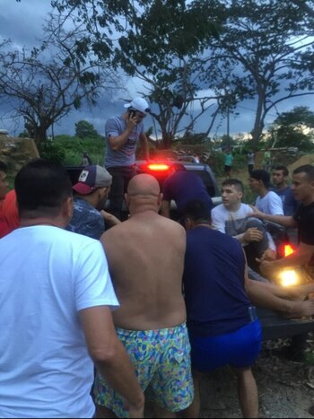 Rayo impacta a tres jóvenes