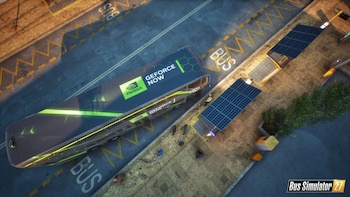 Vista superior de un autobús con el logotipo de Nvidia GeForce NOW junto a una marquesina con paneles solares
