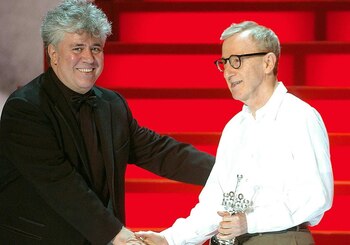 Pedro Almodóvar entrega el Premio