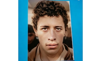Durante años, la señora Cecilia, su esposo y sus hijos esperaron el regreso de Raúl Sosa Hurtado. En 2025 encontraron su cuerpo. Pudieron identificarlo gracias a sus rizos y otras características de su rostro - crédito Suministrada a Infobae Colombia