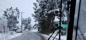 Poblaciones aledañas a la ciudad se encuentran cubiertas de nieve. Las imágenes corresponden a Ccorao. Viviendas y campos de cultivo cubiertos de nieve.