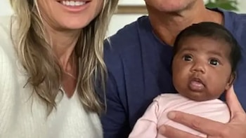 Una pareja de Florida a la que le dieron un embrión equivocado conservará la custodia permanente de su hija