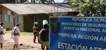 Los privados de libertad fueron trasladados hacia un centro penitenciario ubicado en la estación aeronaval Teniente Nelson Tenas, en Coiba. (Captura de video oficial)