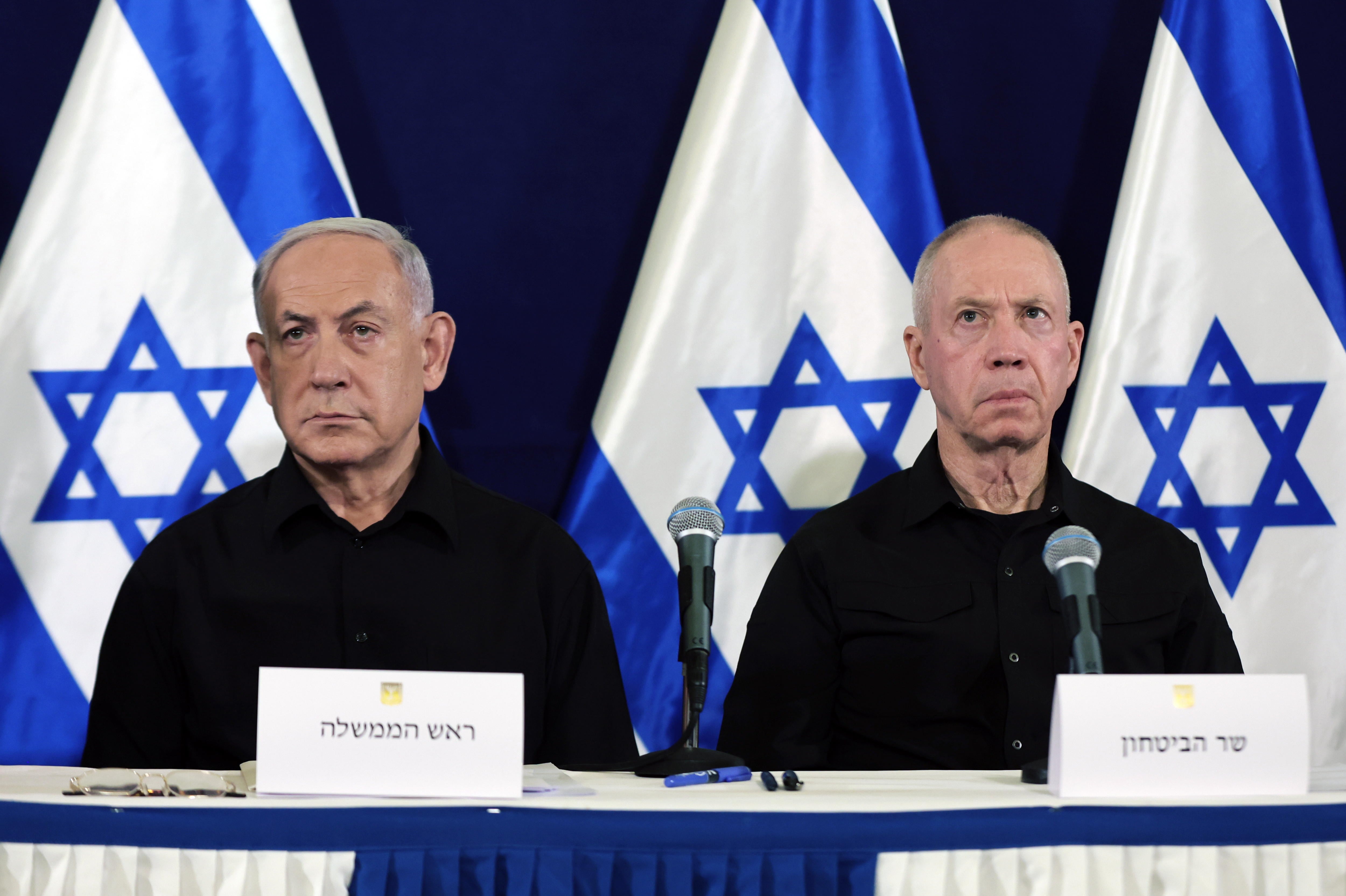 El Primer Ministro de Israel, Benjamin Netanyahu, y el ex Ministro de Defensa, Yoav Gallant. EFE/EPA/Abir Sultan