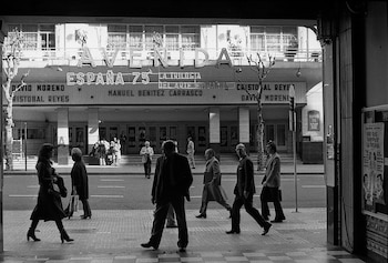 El Teatro Avenida, Avenida de