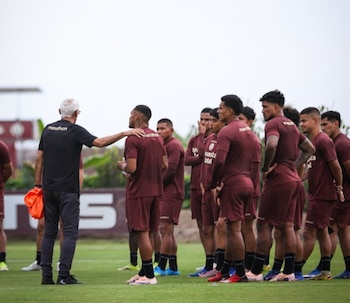 El primer entrenamiento de Héctor Cúper en Universitario en Campo Mar. - créditos: Universitario