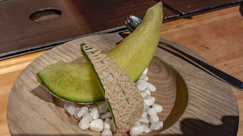 Pieza de Crown Melon en el restaurante Pilar Akaneya