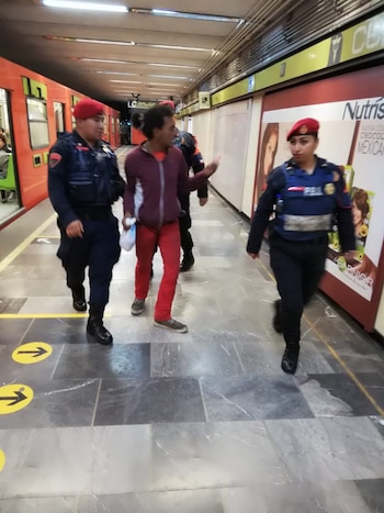 Policías de Transporte retiran a