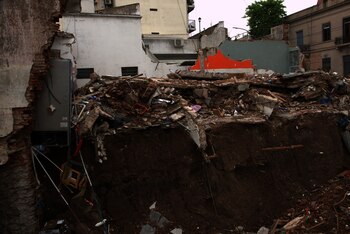 El edificio donde vivía Adrián