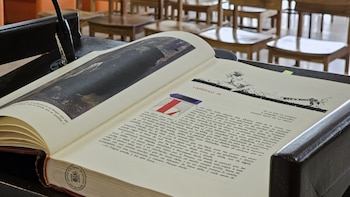 El manuscrito de Cervantes cobra vida en San Salvador durante la tradicional maratón de lectura de El Quijote./(Centro Cultural de España en El Salvador)