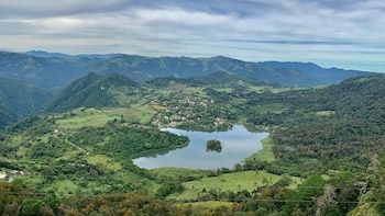 ‘Atezca’ proviene del náhuatl ātezcatl