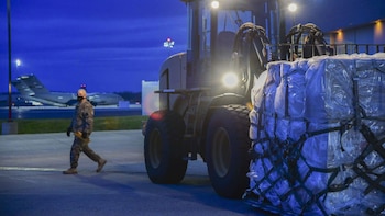 El avión que transporta a