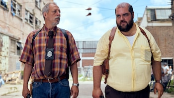 Gutiérrez is mai neim lleva el policial al conurbano con humor, caos y referencias al western