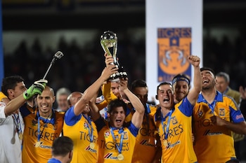 Los Tigres dieron la vuelta olímpica en el Estadio de CU.