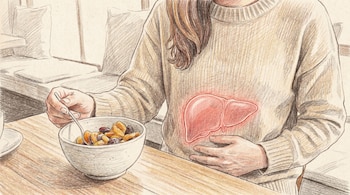 Ilustración de una persona sentada en una mesa comiendo de un cuenco con frutos secos. Su mano izquierda reposa en el abdomen donde se observa el contorno de un hígado rojo.
