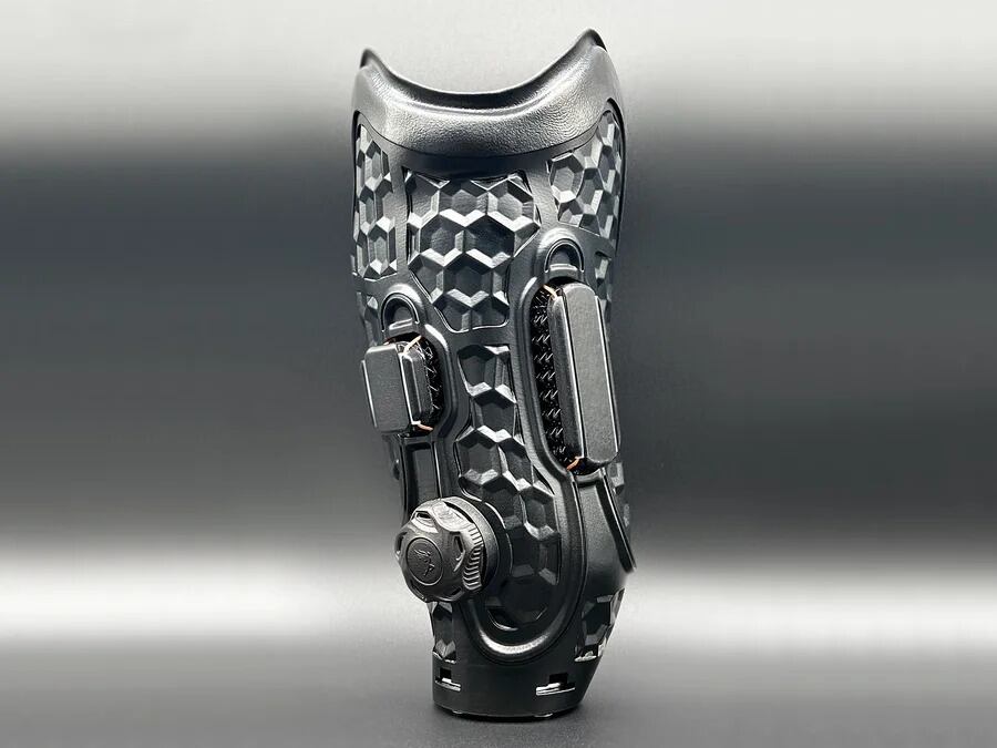 Empresas como Quorum Prosthetics y Operation Namaste innovan en el diseño de prótesis, aunque enfrentan desafíos financieros (Quorum)