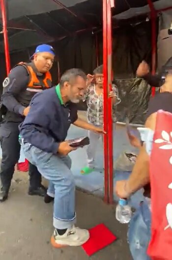 Policias paro cardiaco tepito (Captura/@Rfieytal)