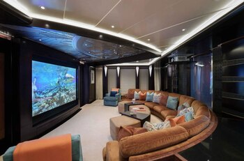 El Yate Whisper con el