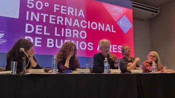 ¿La consigna “Que se vayan todos” nos trajo a Milei? El 2001 dividió una charla entre escritores