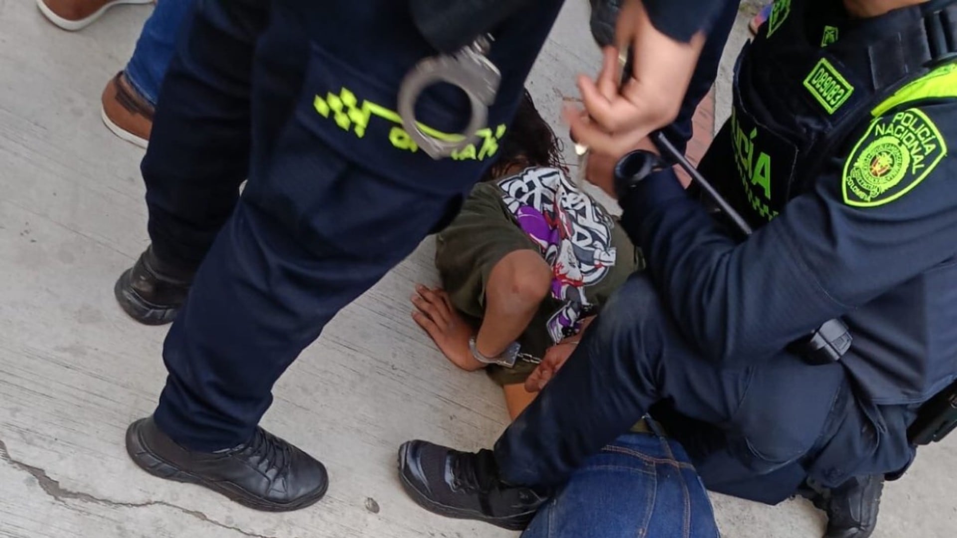 El menor señalado por el ataque a Miguel Uribe Turbay permanece bajo custodia médica tras ser herido durante su huida - crédito redes sociales