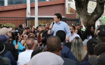 El precandidato estaba acompañado del