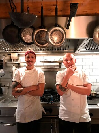 Los amigos se conocieron en