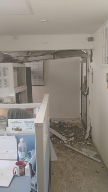 La sede fue clausurada por riesgo de colapso y todos los servicios se trasladaron a la ciudad de Palmira - crédito X