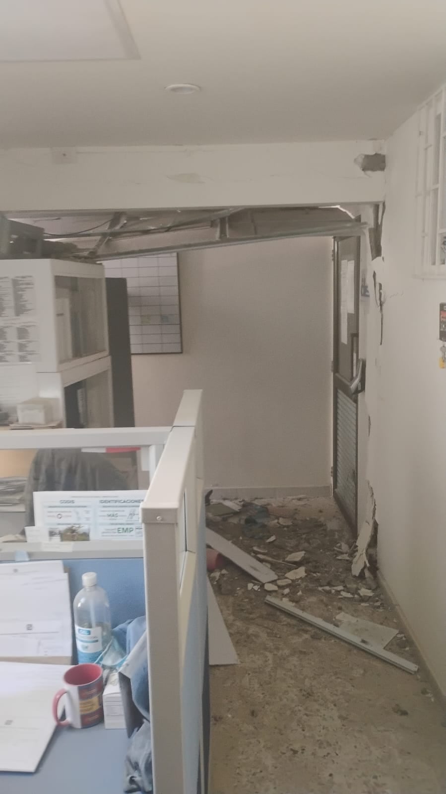 La sede fue clausurada por riesgo de colapso y todos los servicios se trasladaron a la ciudad de Palmira - crédito X