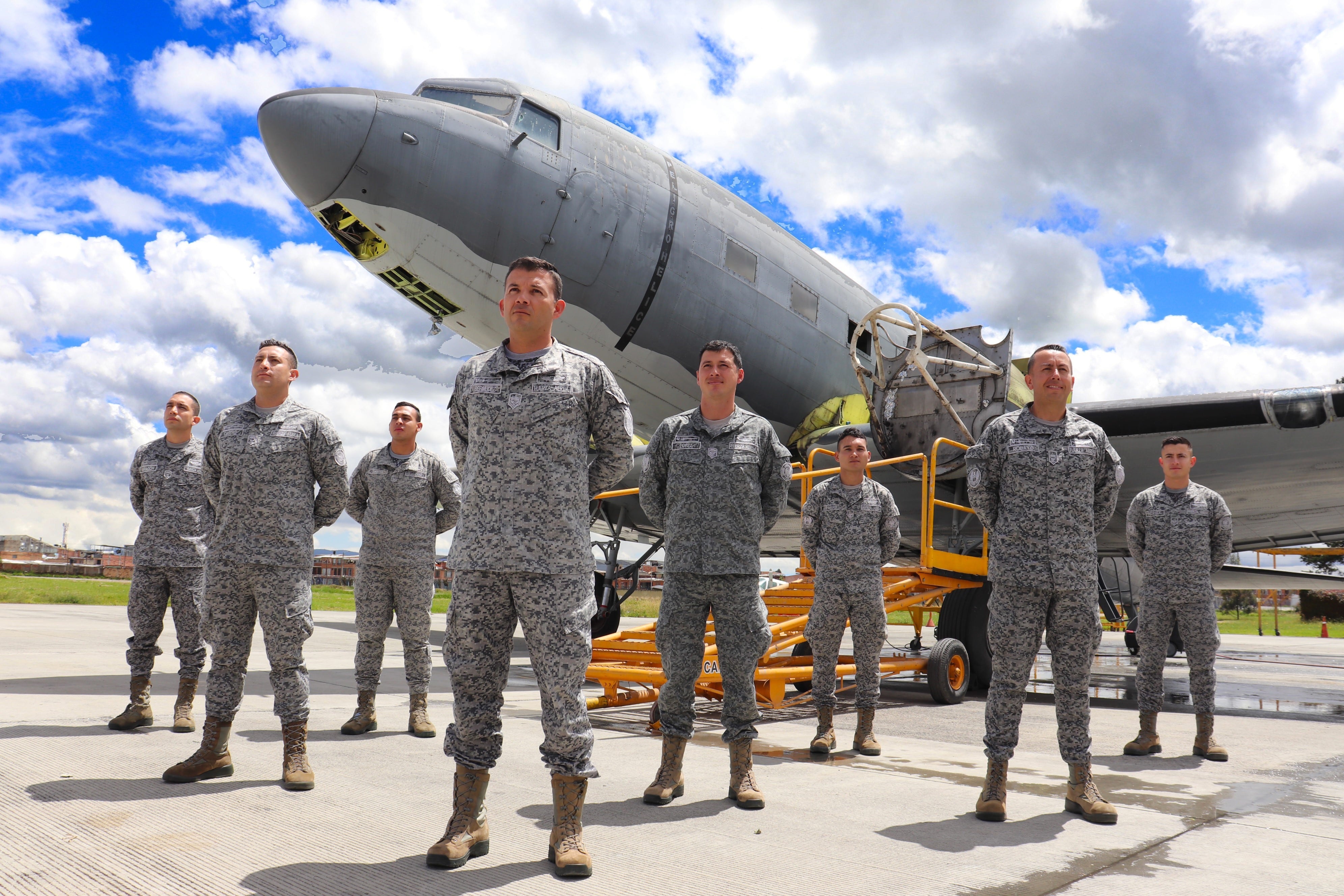 Convocatoria en la Fuerza Aeroespacial Colombiana para curso de oficiales 2026