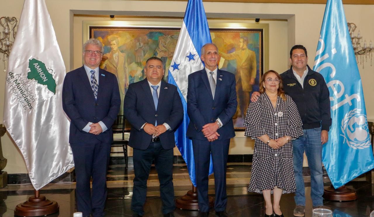 UNICEF, Honduras y las municpalidades acuerdan trabajar para reducir la deserción escolar(Foto: Casa Presidencial)