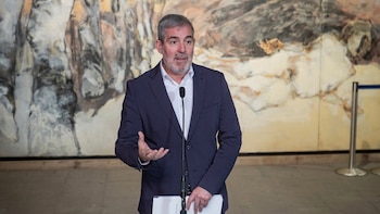 Clavijo remarca que "nadie" puede dudar de la solidaridad de Canarias y se evalúa un posible daño turístico
