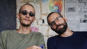 Dos jóvenes cubanos enfrentan hasta diez años de prisión por publicar videos donde hacen llamados a instituciones estatales