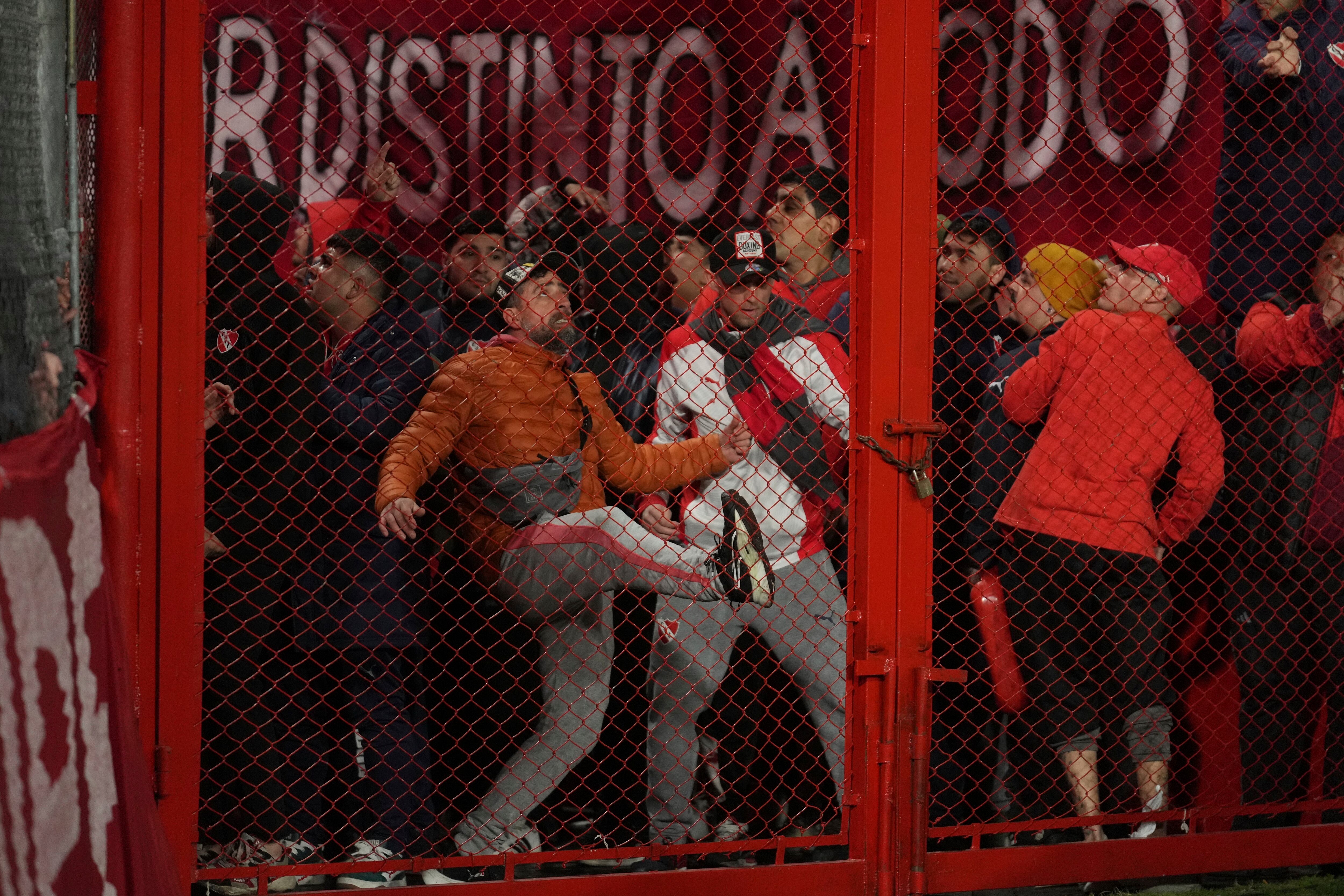 Los incidentes tuvieron lugar el 20 de agosto en el estadio de Avellaneda (AP Foto/Gustavo Garello)