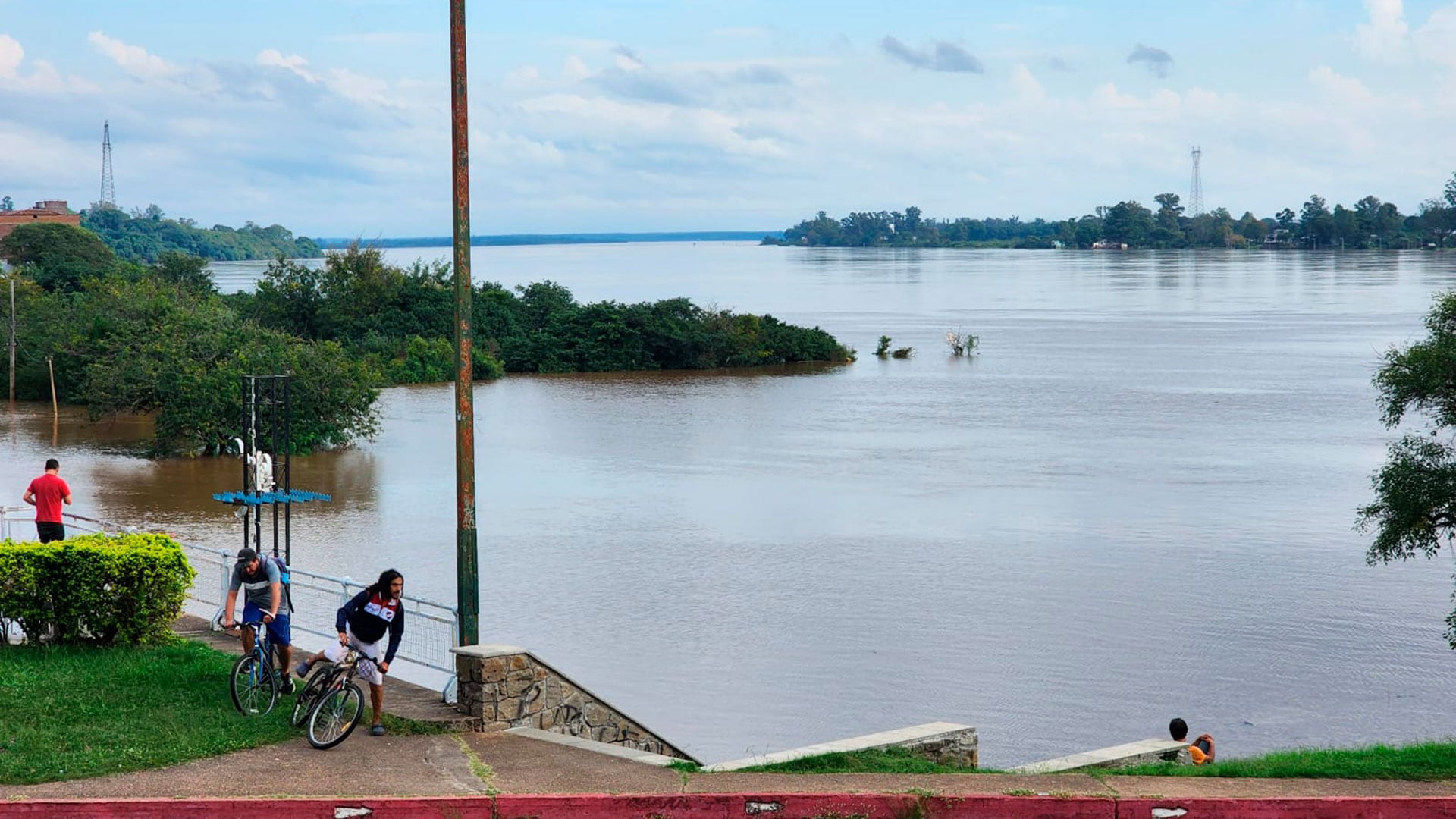 Avance del Río Uruguay en el departamento de Salto (Archivo/Sinae)