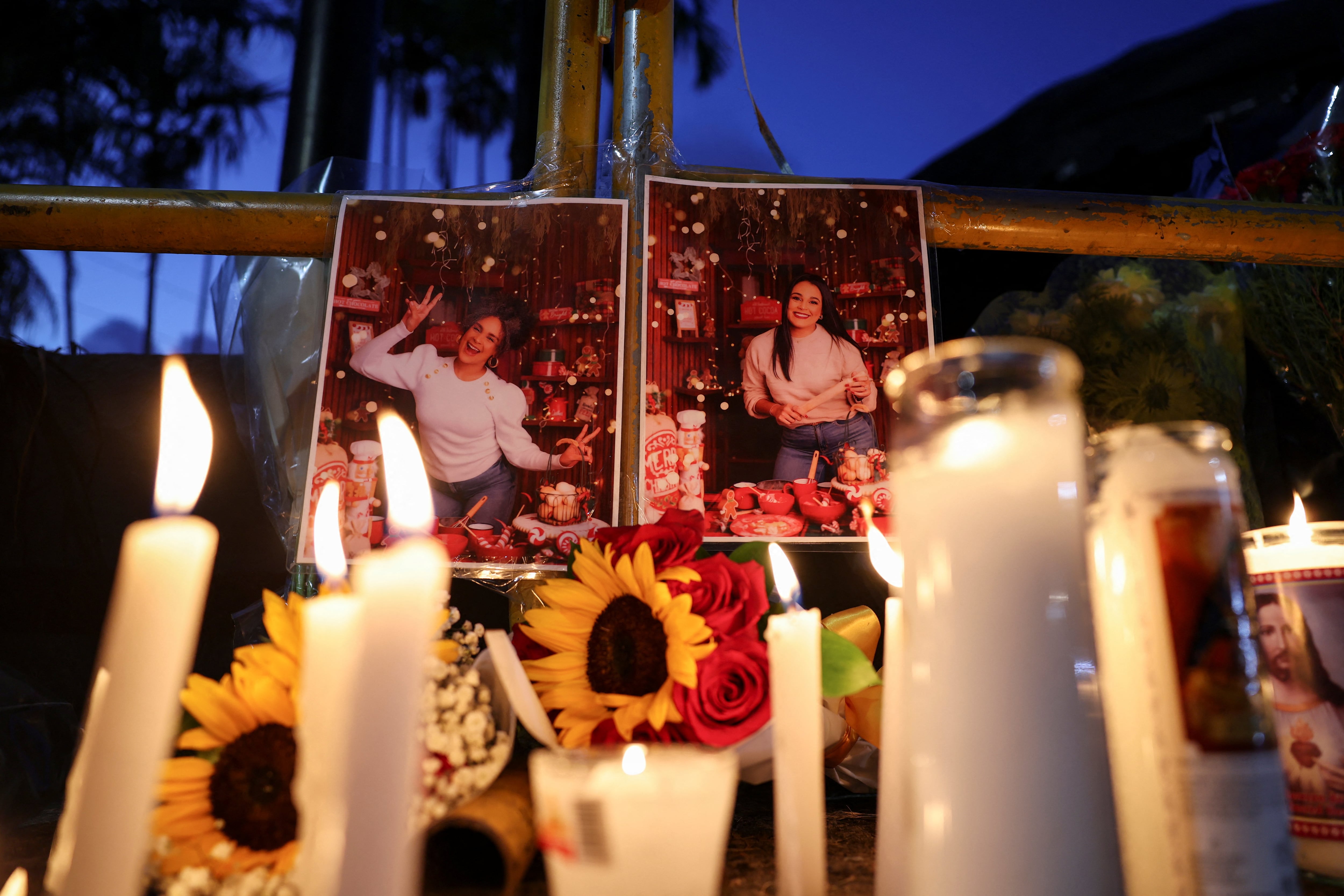 Fotografías de las víctimas se exhiben en una vigilia a la luz de las velas por las víctimas del derrumbe del techo del club nocturno Jet Set, en Santo Domingo, República Dominicana, el 11 de abril de 2025. (REUTERS/Ricardo Arduengo)