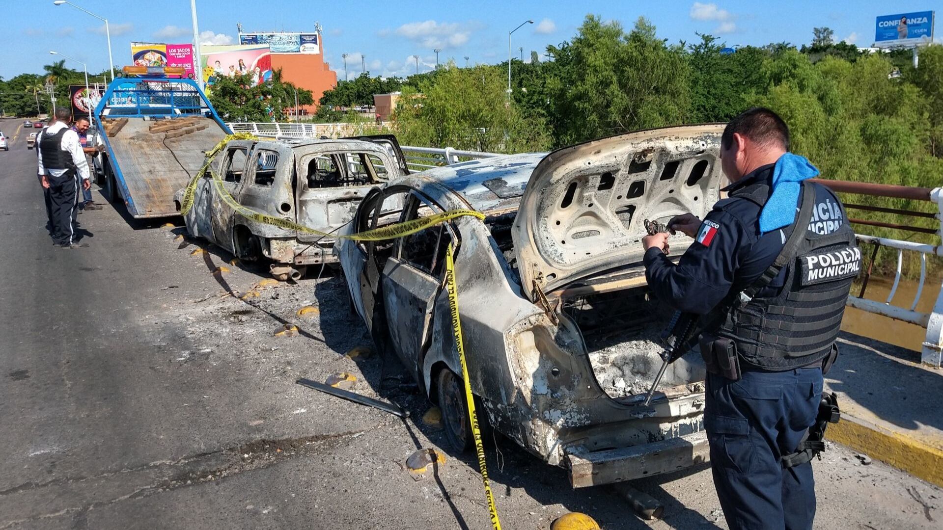 Decenas de vehículos quedaron calcinados tras el