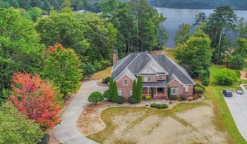 Mansión asegurada por las autoridades. Crédito: DOJ