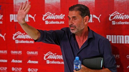Fernando Hierro dejaría la dirección deportiva de Chivas por esta razón