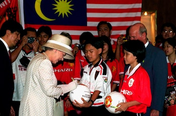 Los royals tiene prohibido firmar