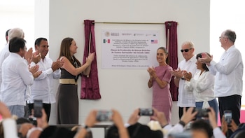 México y Estados Unidos lanzan planta de moscas en Chiapas para combatir el gusano barrenador