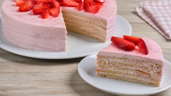 Receta de carlota de fresa: una versión rápida y fácil del postre favorito de muchos