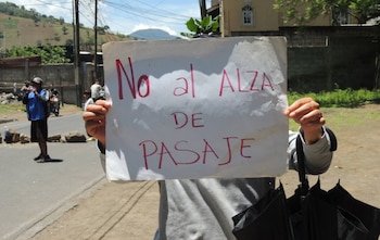 El Gobierno de Bernardo Arévalo presentó al Congreso un subsidio temporal para diésel y gasolina, mientras la EMT anunció operativos para controlar la nueva tarifa.