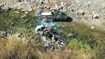 Camión cisterna cae a un río en Apurímac y provoca derrame de combustible: OEFA supervisa posible impacto ambiental