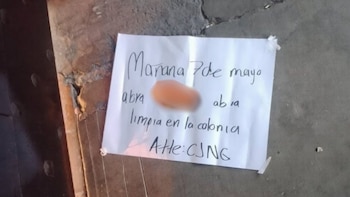 Cartulina con amenazas de balacera en Puebla