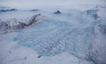 Cuando los lagos se vacían o se llenan, suele haber una mayor pérdida de hielo en la región, lo que acelera el proceso de deshielo en el Ártico (REUTERS/Lisi Niesner)