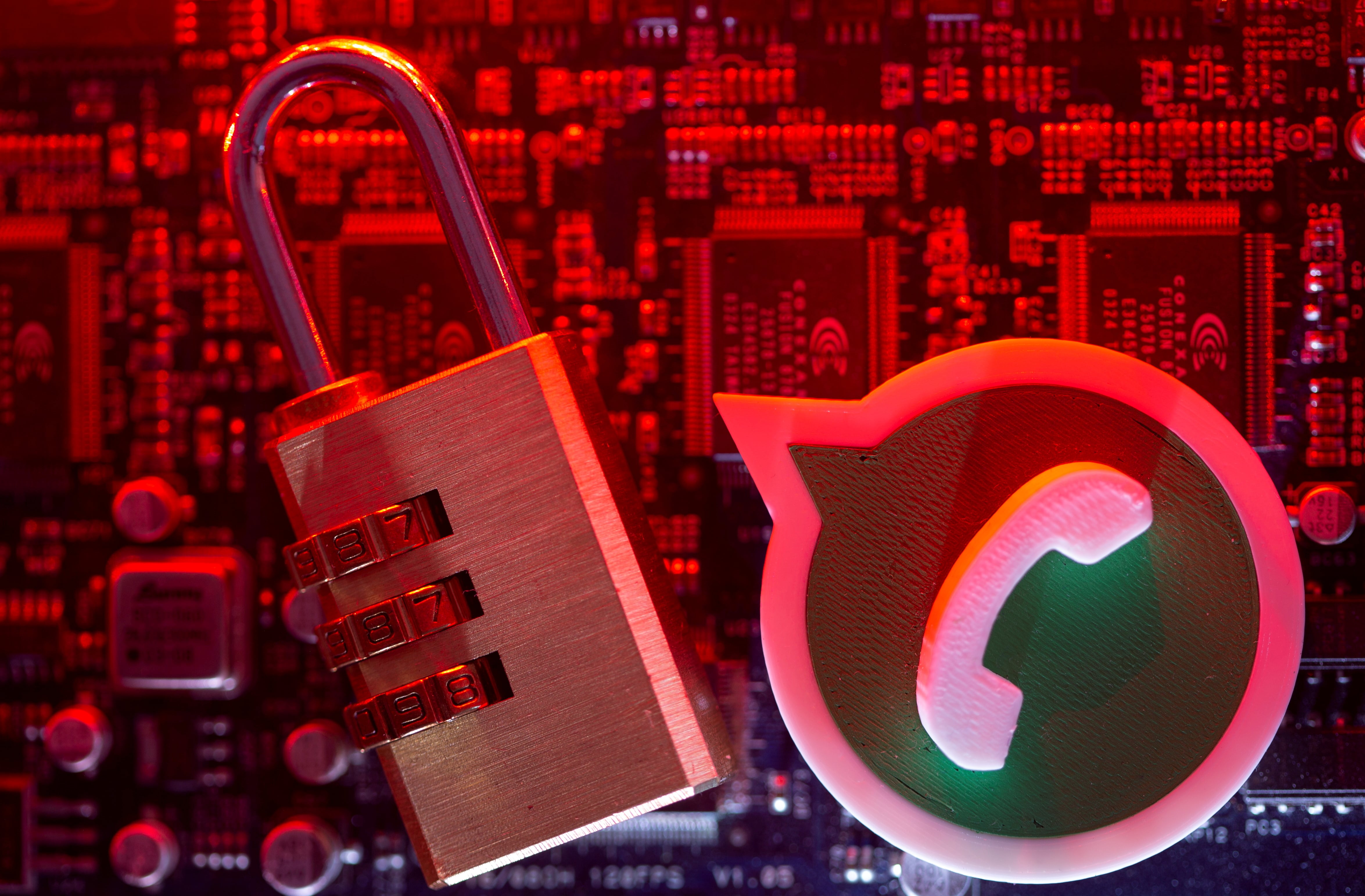 El código de verificación de WhatsApp es una barrera que evita intrusos en la cuenta. (Foto: REUTERS/Dado Ruvic/Illustration/File Photo)