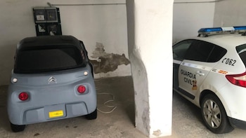 “Arbitrariedad” en la Guardia Civil de Extremadura: un agente es sancionado por cargar su coche eléctrico en la Comandancia una vez y otro se libra tras hacerlo durante meses
